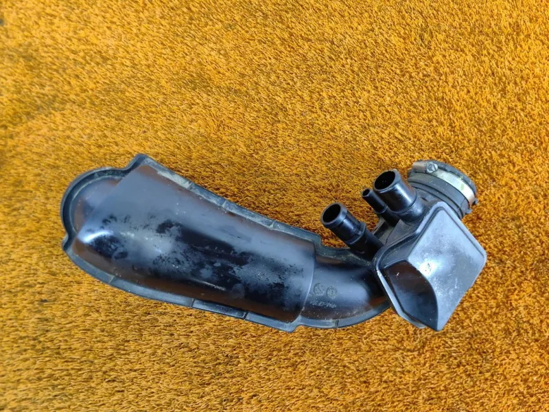 Патрубок воздушного фильтра