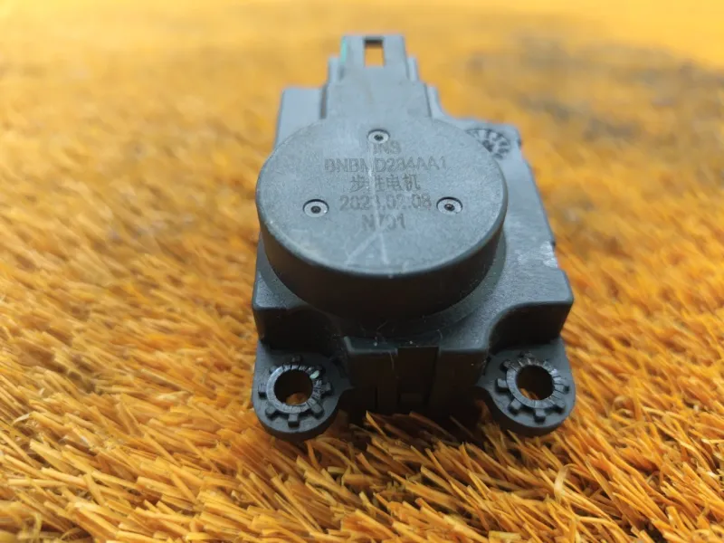 Сервопривод заслонок печки