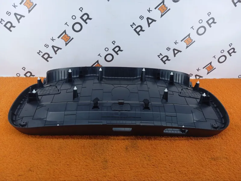 Обшивка двери багажника