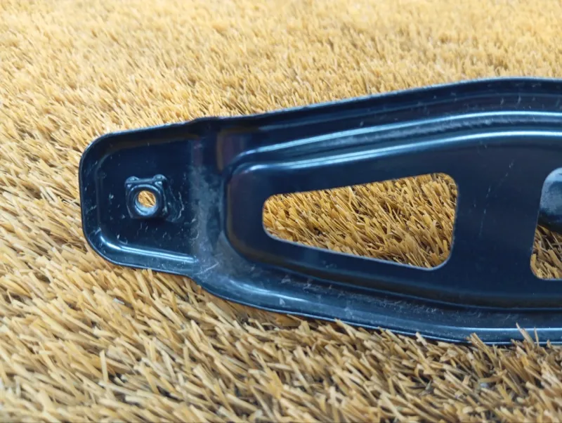 Кронштейн стеклоподъемника