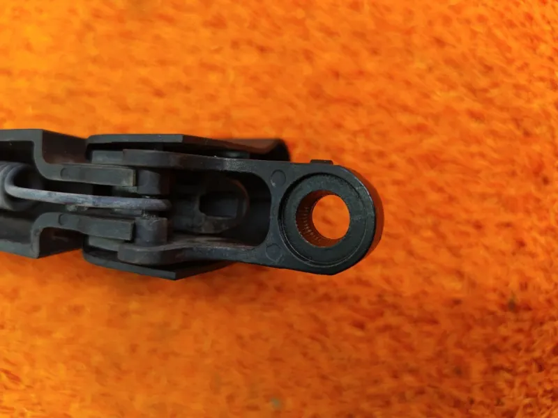 поводок стеклоочистителя