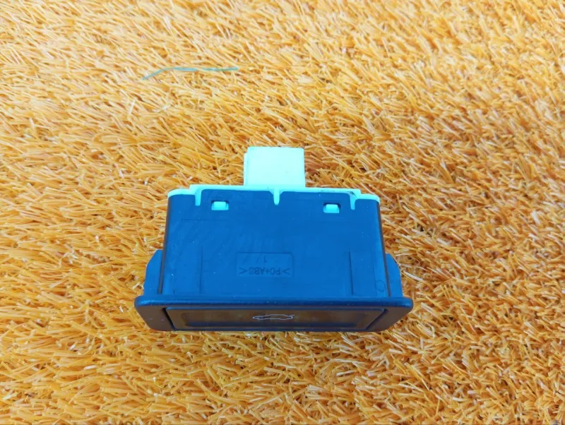 Кнопка багажника