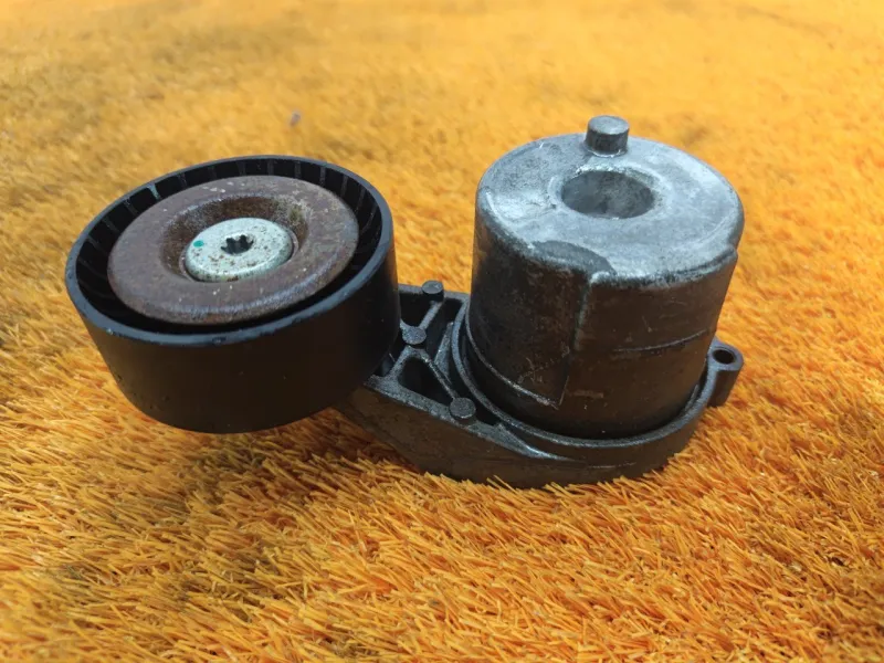 Ролик натяжной навесного оборудования