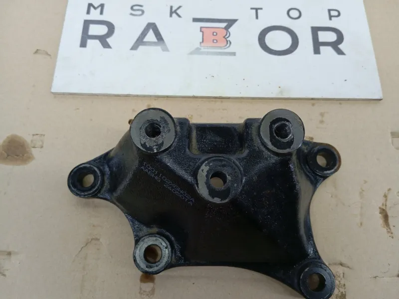 Крепление двигателя