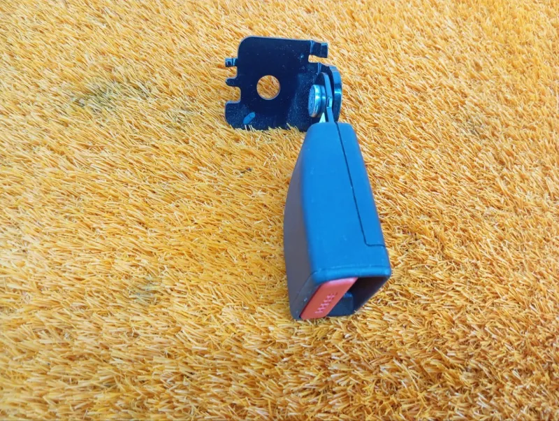 Ответная часть ремня безопасности