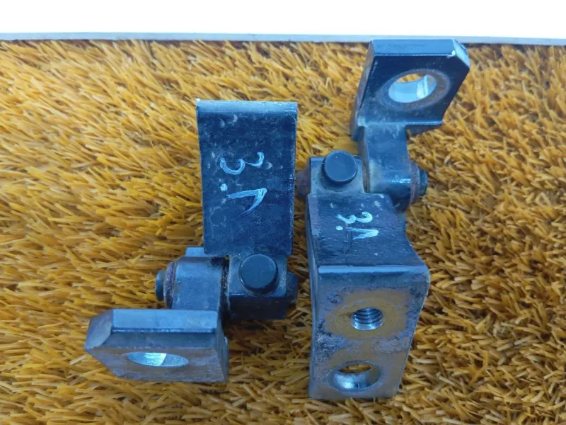 Петля двери