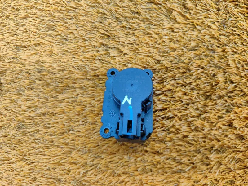 Моторчик заслонки печки