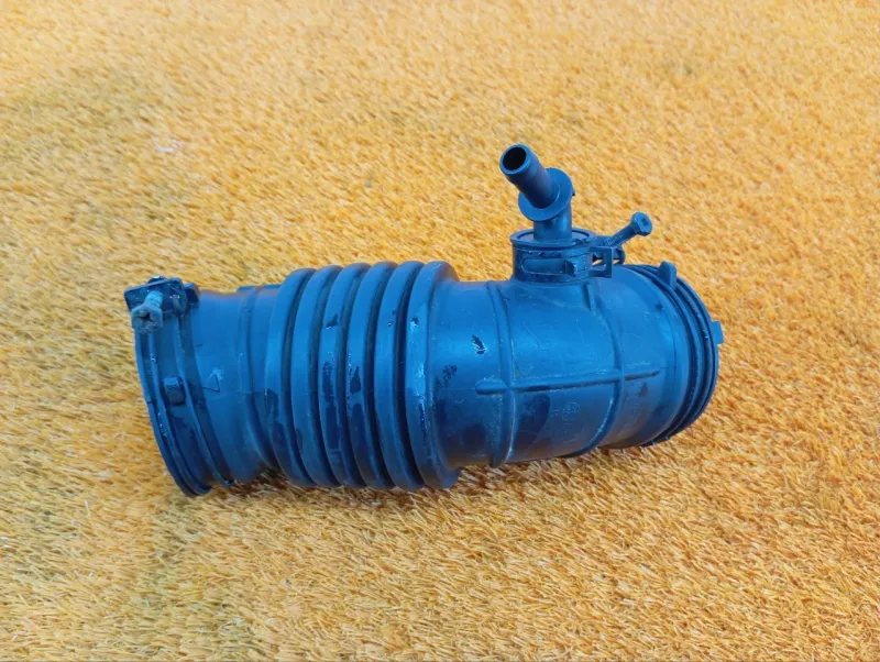 Патрубок воздушного фильтра