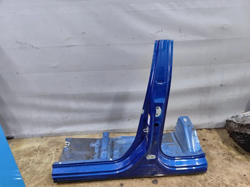 Порог с центральной стойкой