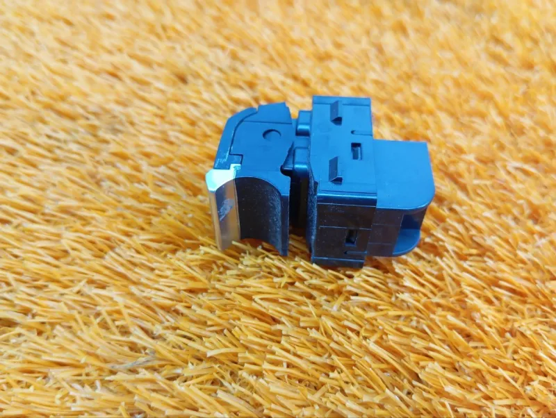 Кнопка стеклоподъемника