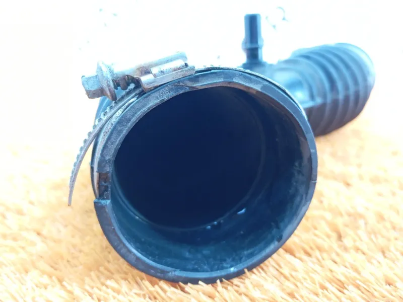 Патрубок воздушного фильтра