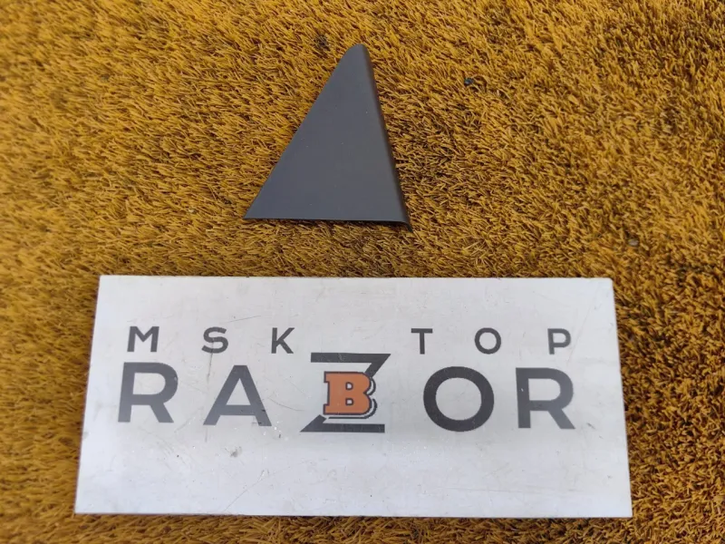 Уголок двери