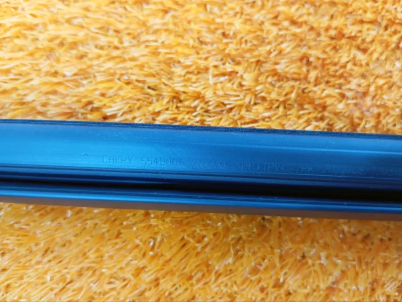 Уплотнитель стекла двери