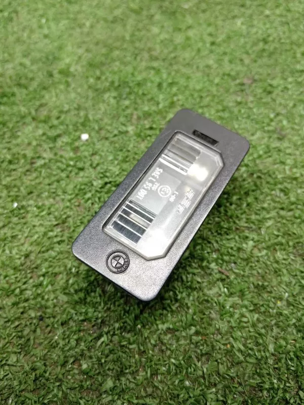 Фонарь подсветки номера