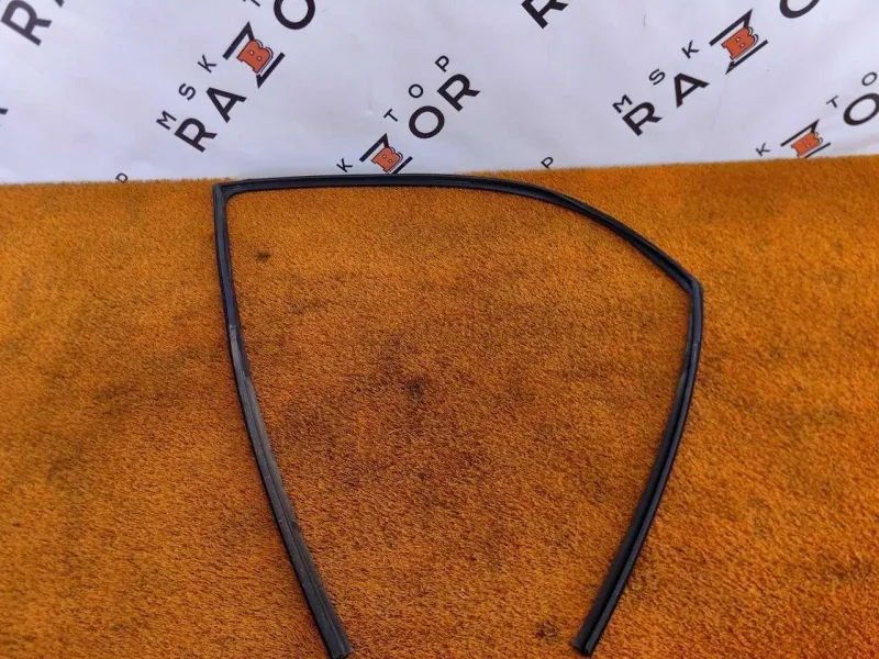 Уплотнитель стекла двери