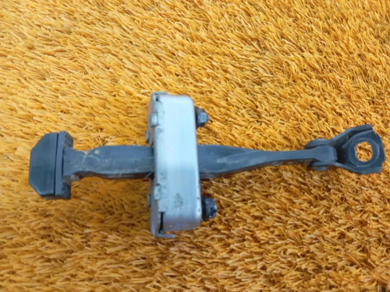 Ограничитель двери