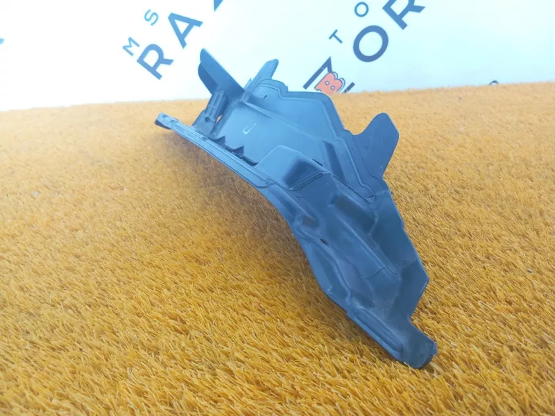 Крышка салонного фильтра