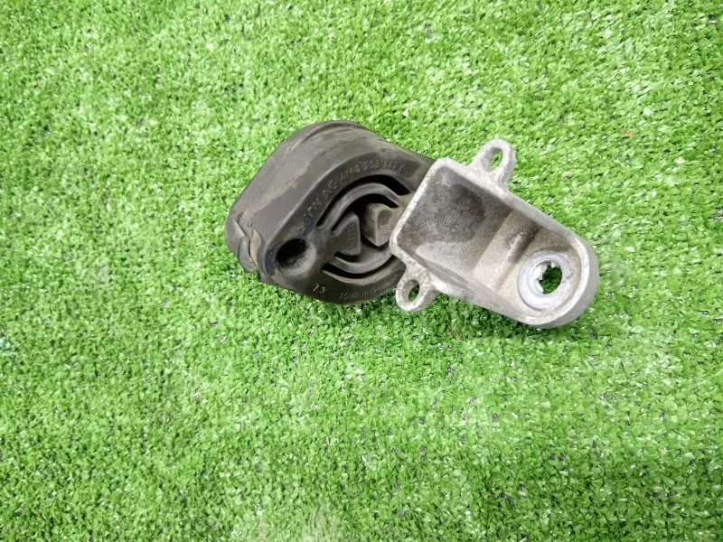 Крепление глушителя Audi A5 2019 4M0253147C 2 CYR, заднее правое