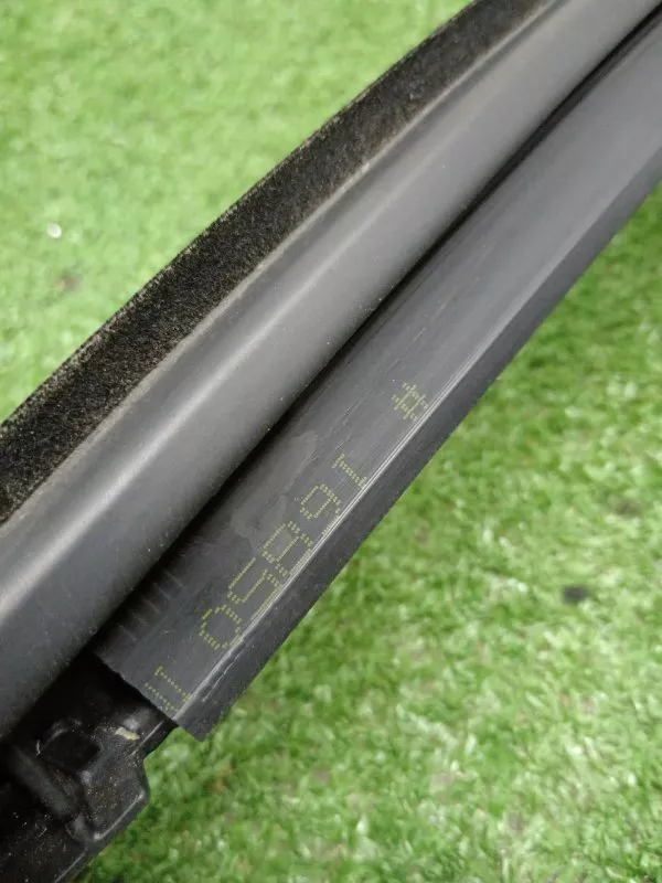 Уплотнитель стекла двери