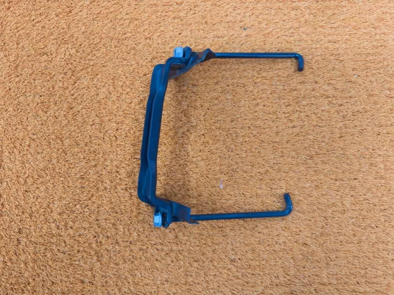 Крепление аккумулятора