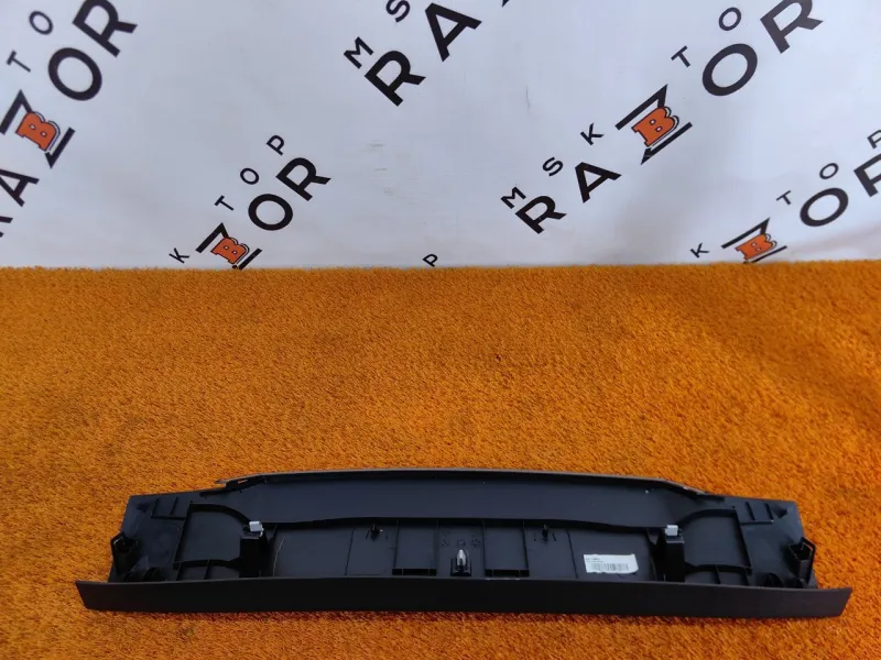 Обшивка двери багажника