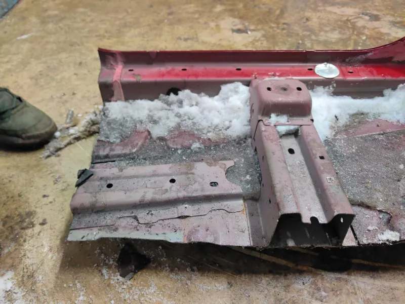 Порог с центральной стойкой