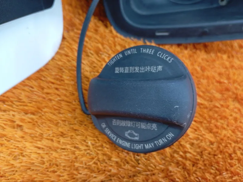 Лючок Бензобака