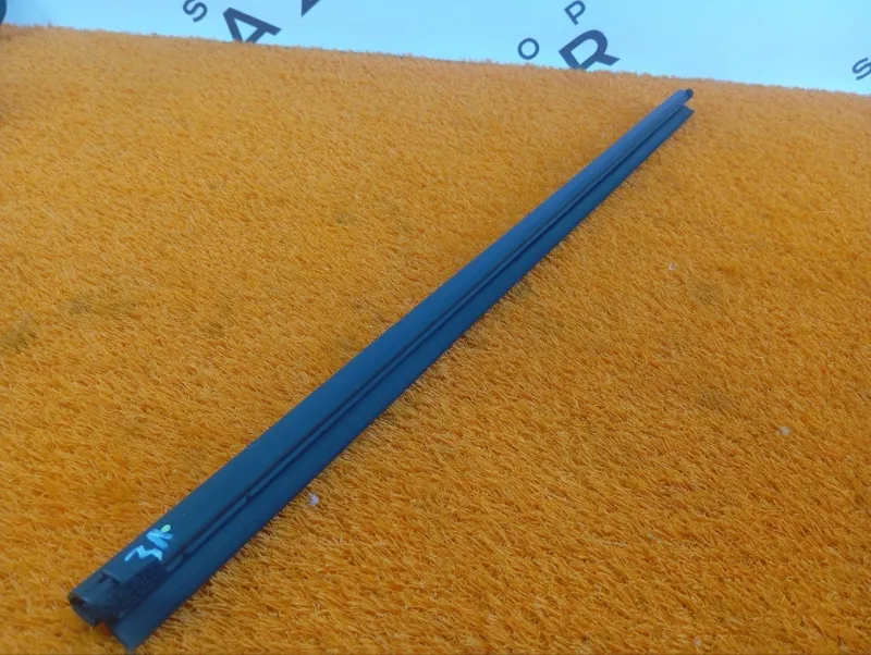 Уплотнитель стекла двери