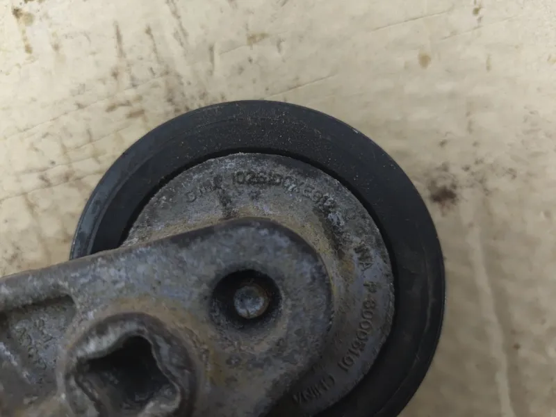 Натяжитель приводного ремня