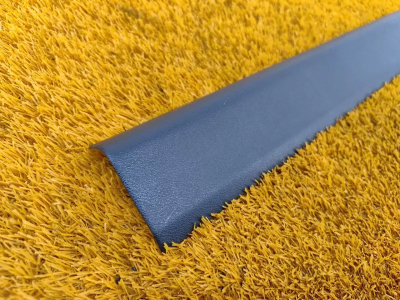 Накладка на порог салона