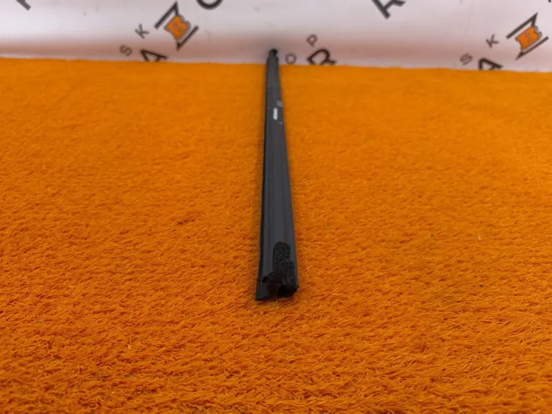 Уплотнитель стекла двери