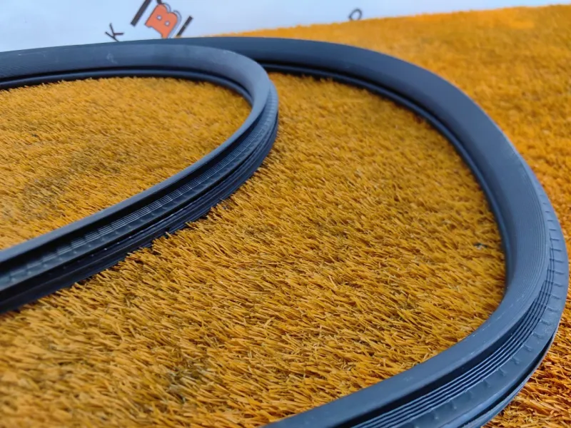 Уплотнитель проема двери