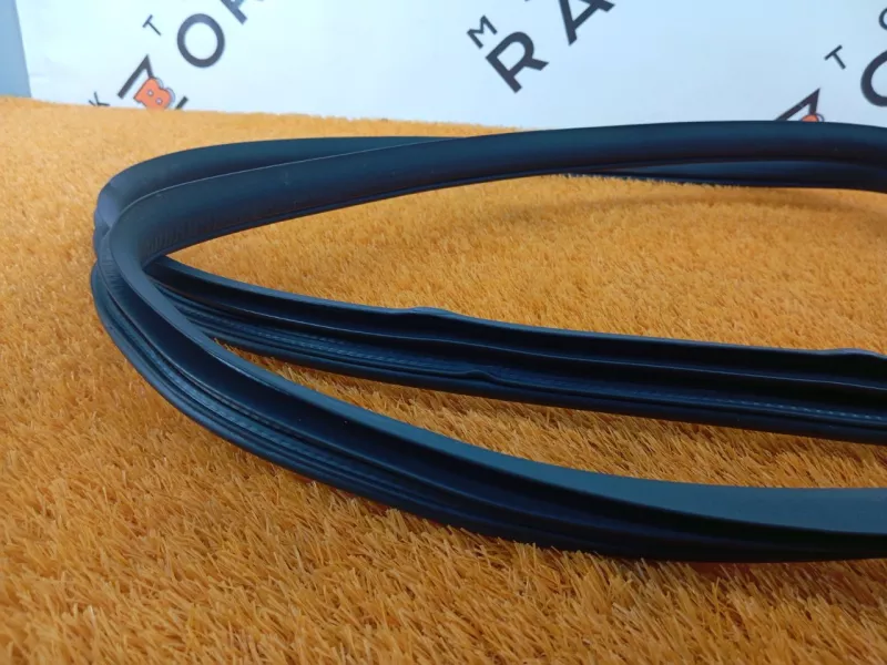 Уплотнитель проема двери