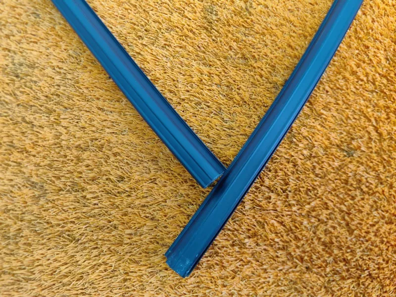 Уплотнитель стекла двери