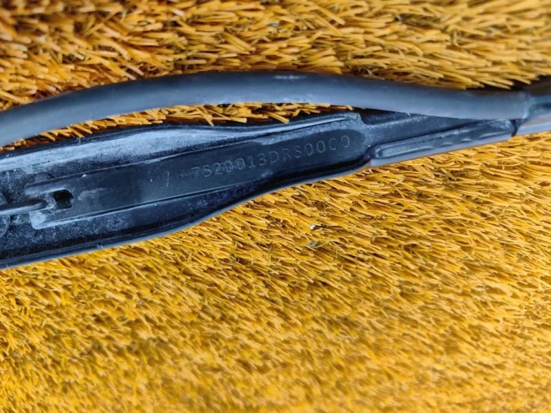 поводок стеклоочистителя