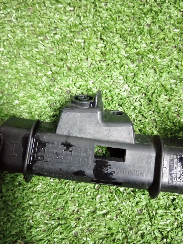 Направляющая стекла двери