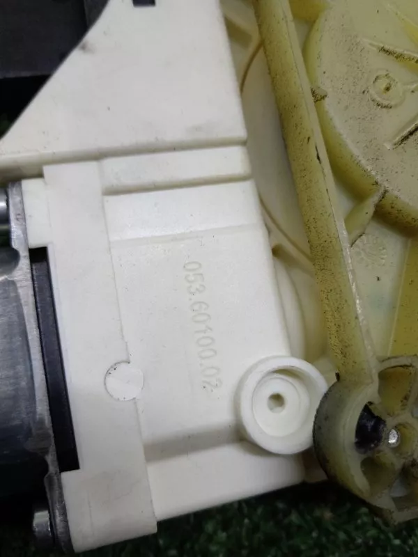 Стеклоподъемник Audi A6 2006 4F0839461B C6, задний левый