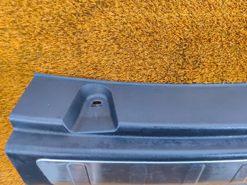 Накладка замка багажника