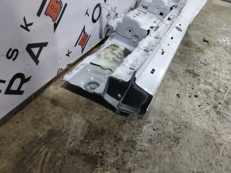 Порог с центральной стойкой