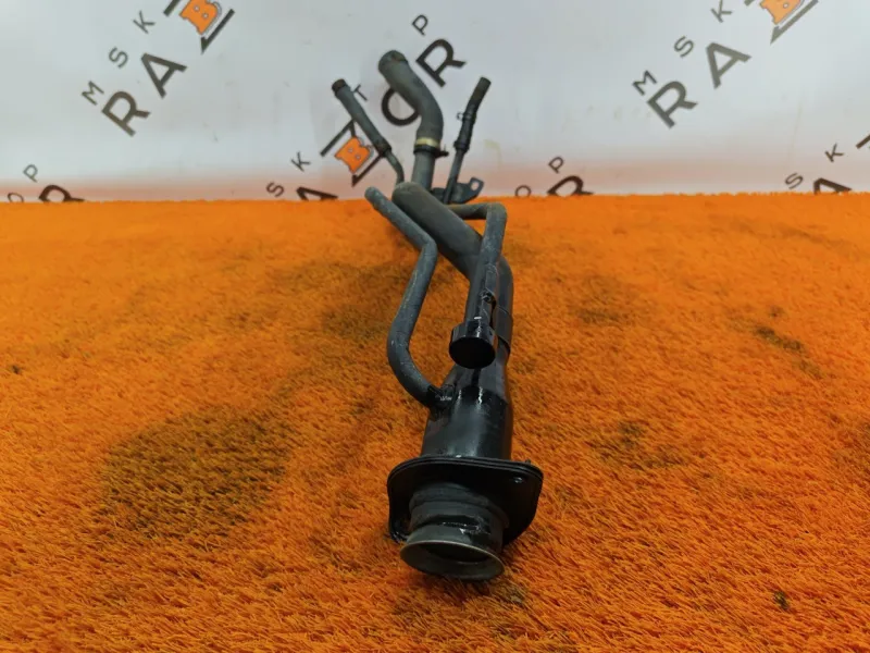 Горловина топливного бака