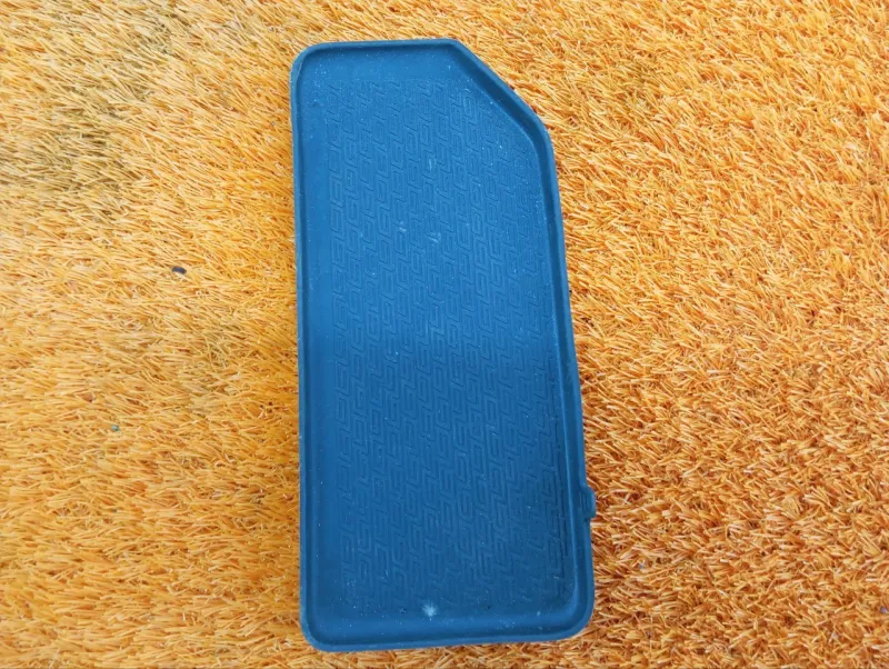 Коврик центральной консоли