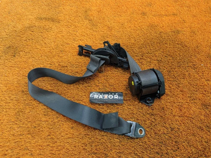 Ремень безопасности