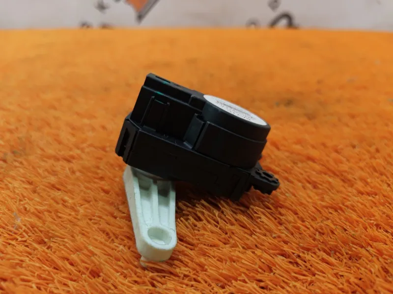 Моторчик заслонки печки