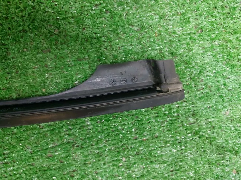 Уплотнитель стекла двери