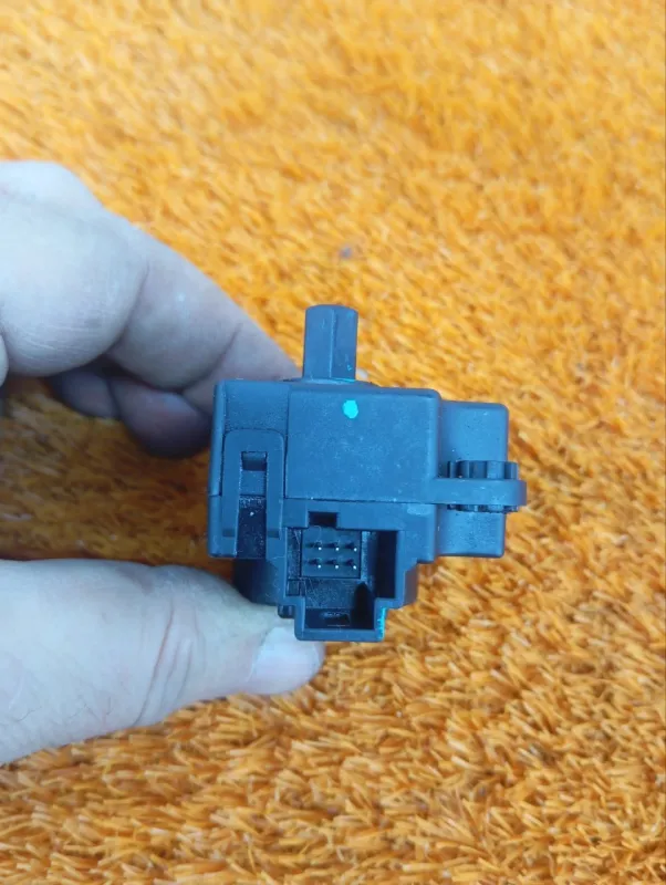 Сервопривод заслонок печки