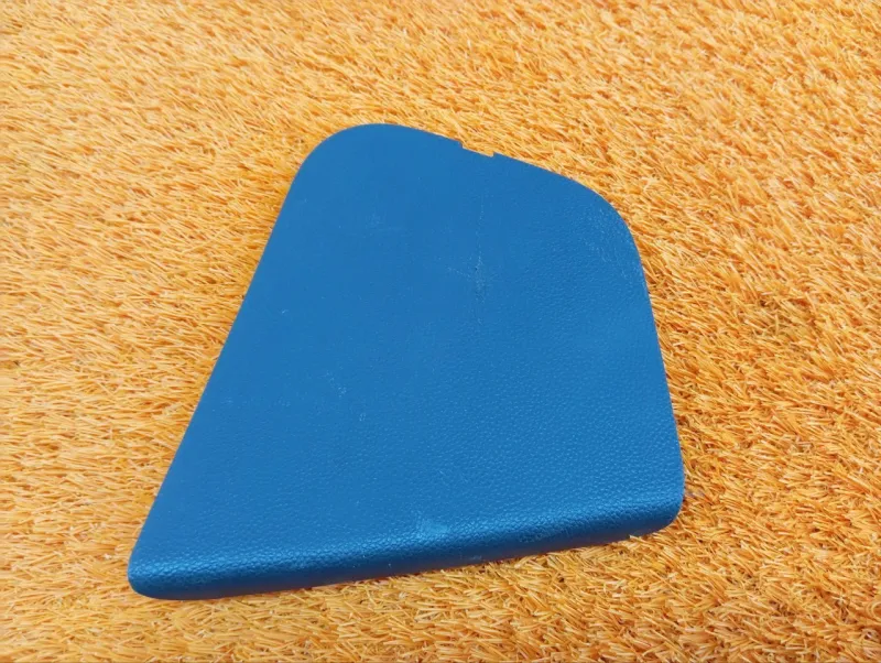 Обшивка крышки багажника