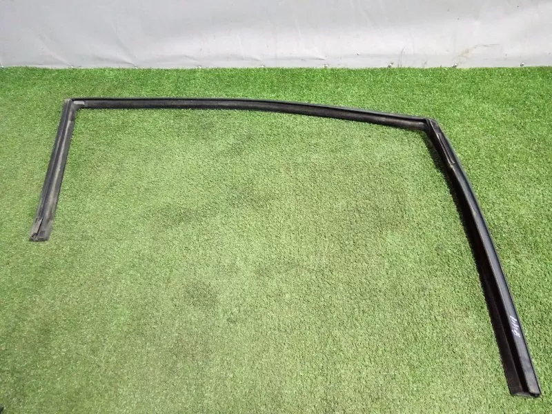 Уплотнитель стекла двери