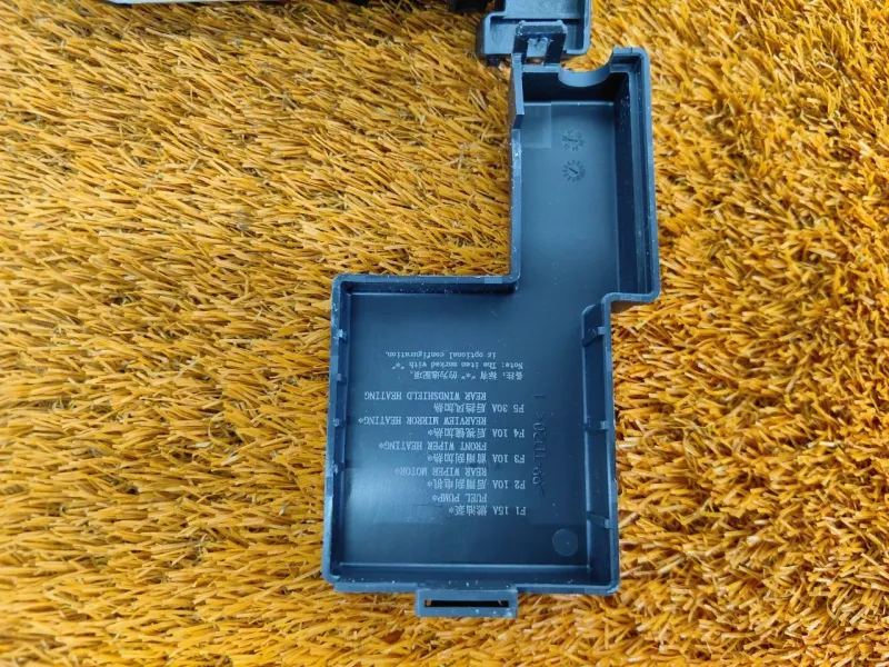 Блок предохранителей под капот