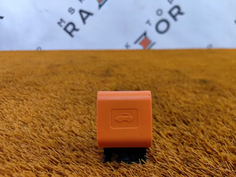 Ручка открывания капота