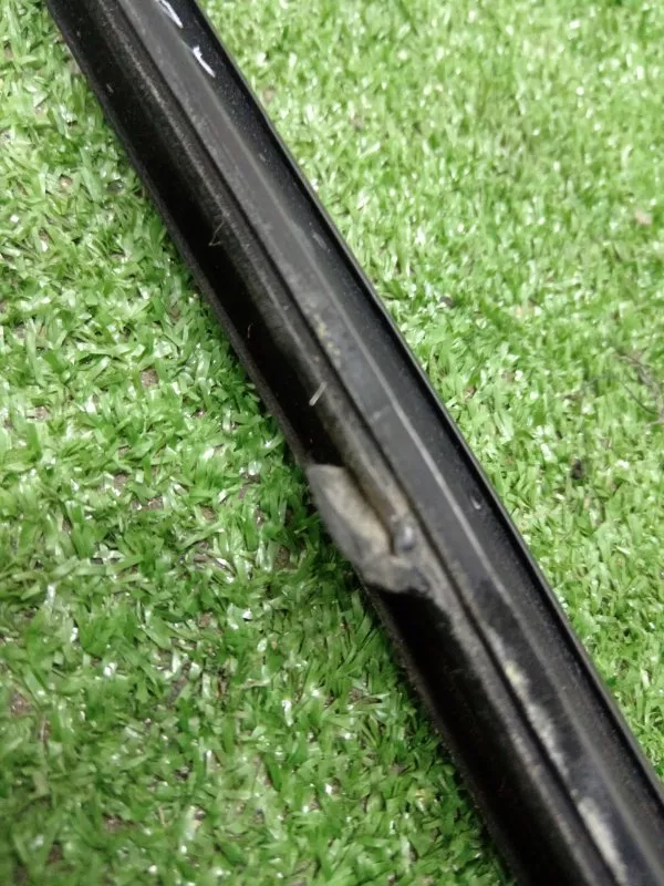 Уплотнитель стекла двери